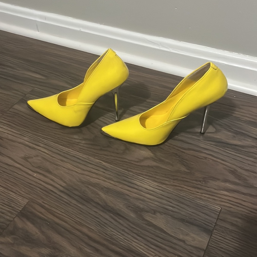 Yellow pumps - Picture 6 of 6